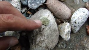 12 Поиск золота и платины в речных камнях 4