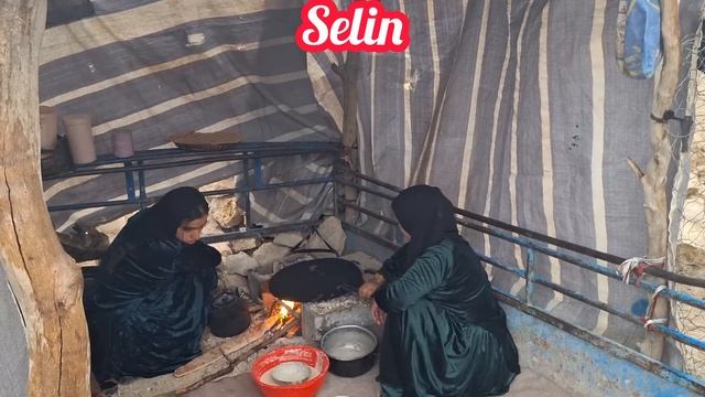 Hard Life Celine and Butterfly: Cooking (Berko) and eating a great breakfast with two families смотреть онлайн