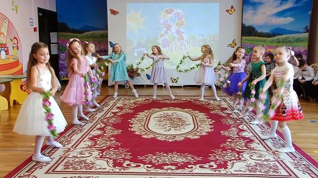 Танец с цветочными гирляндами на 8 марта. Муз.рук.Е. Рабская смотреть онлайн