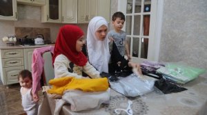 влог МУСУЛЬМАНКИ: ВО ЧТО ОДЕТЬ МНОГОДЕТНУЮ СЕМЬЮ? дарим ПОДАРКИ от фабрики "ОСЬМИНОЖКА"