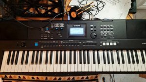 Yamaha PSR EW 425 Keyboard