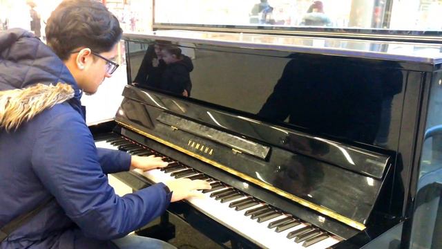 ANIME Songs on the Piano in Public - Attack On Titan - |Red Swan| смотреть онлайн