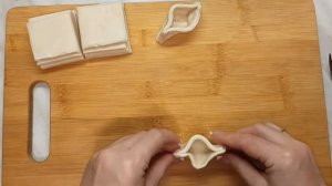 Закуска из слоёного теста с красной рыбой
