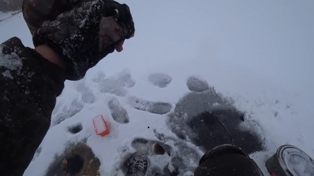 Зимняя РЫБАЛКА 2021 в СНЕГОПАД на РЕКЕ Подпольная смотреть онлайн