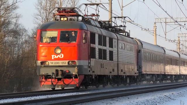ЧС200-012 со скоростным поездом "Невский экспресс" Санкт-Петербург - Москва и приветливой бригадой смотреть онлайн