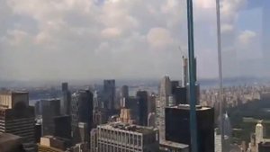 На вершине небоскреба в Нью-Йорке