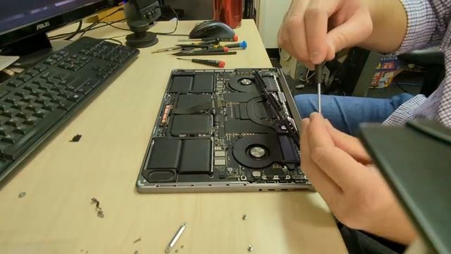 Apple MacBook Pro (14-inch, 2023) LCD and LAS replacements смотреть онлайн