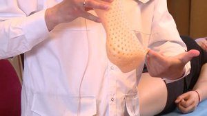 Работа с феном при изготовлении ортезов из низкотемпературного термопластика