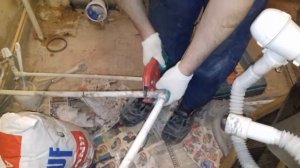 Испытания труб ПВХ и ХПВХ   NIBCO на прочность.