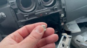 Lada Largus замена лампочки в подсветке кондиционера