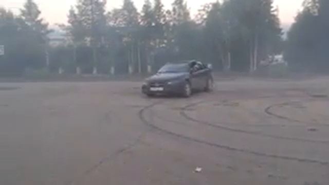 Задний привод жжет!Но все равно если увидит,убъет)OPEL OMEGA B смотреть онлайн