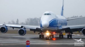 Такое больше не увидишь. Тяжелый грузовой Боинг 747. Четыре посадки по-зимнему.