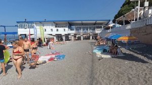 Утром приехали в Лазаревское. Пляжи не переполнены, погода отличная!!!