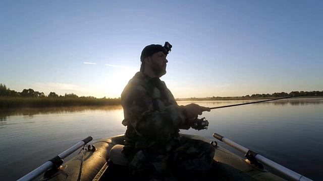 Ловля окуня с лодки на воблеры и вертушки