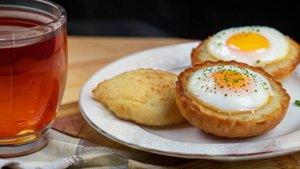 булочка с глазуньей, быстрый и вкусный завтрак