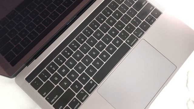 13" MacBook Pro 2019 Review After 6 Months! смотреть онлайн