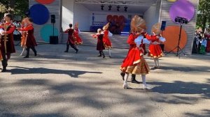 Угощают караваем! Русский, народный танец на 230 лет Краснодара!