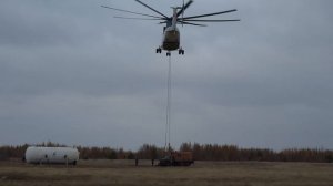 МИ-26 перевозит на внешней подвеске автомобиль УРАЛ ППУ!The Mi-26 helicopter