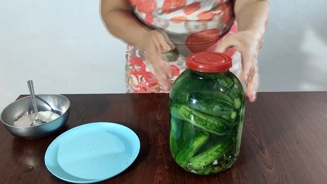 Малосольные огурчики.  Как убрать горечь в огурцах.