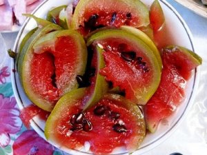 ЗАСОЛКА АРБУЗОВ В БОЧКЕ НА ЗИМУ.mp4