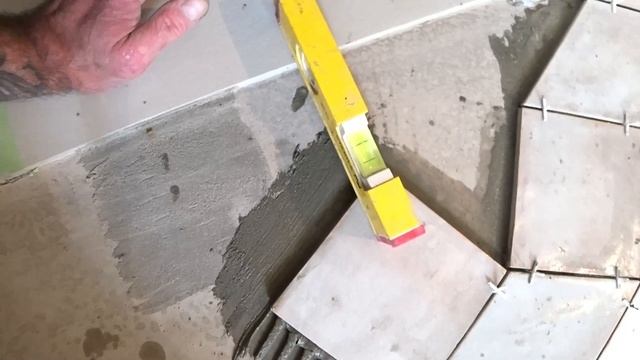 Непростая укладка плитки от дизайнера. Страшный сон плиточника ))) смотреть онлайн