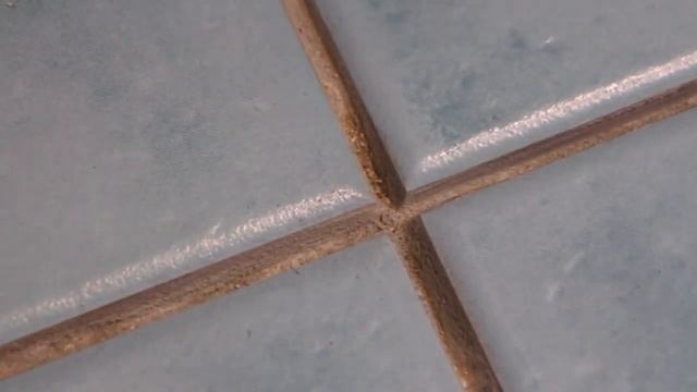 Как быстро, аккуратно и правильно очистить швы между плиткой от плиточного клея смотреть онлайн