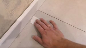 Как приклеить МДФ плинтус к стене! Установка МДФ плинтуса своими руками