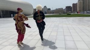 Парни и Девушки супер Танцует хит лезгинка 2021 Аварская песня Baku Lezginka