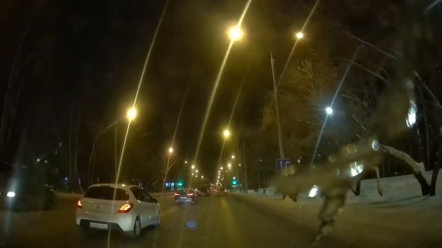 Движение на автомобиле по Тюмени до музыкальной школы/Trip on the Tyumen city streets смотреть онлайн