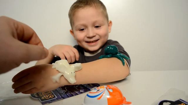 Игрушки тянучки Мышка и Осьминог которые прилипают и растягиваються Toys toffees смотреть онлайн