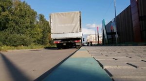 Один из способов как можно запрыгивать на бордюр при движении на лонгборде