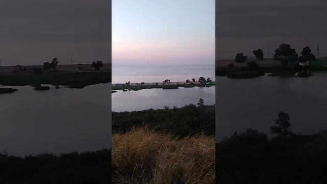 Готовимся спускаться по склону горы на озере в станице Голубицкая рядом с Азовским морем смотреть онлайн