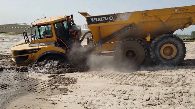 Volvo A40 articulated dump truck смотреть онлайн