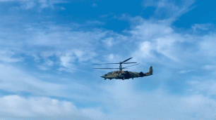Кадры боевой работы экипажей разведывательно-ударных вертолетов Ка-52