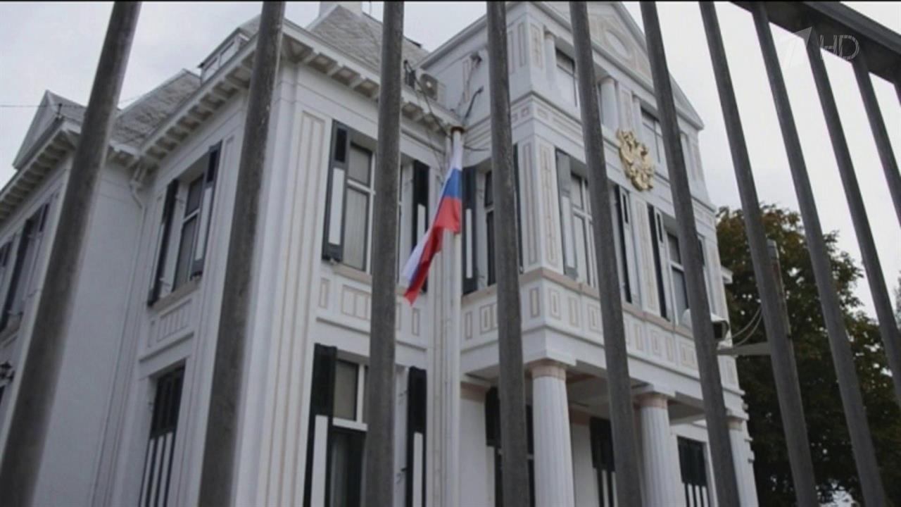 Россия ответит на обвинения в шпионаже со стороны Нидерландов, заявили в посольстве РФ в Гааге