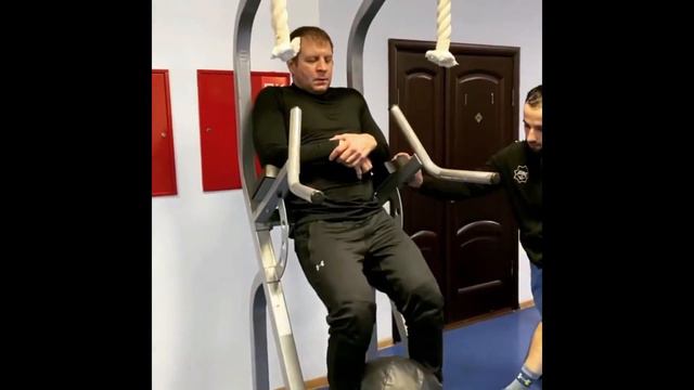 АЛЕКСАНДР ЕМЕЛЬЯНЕНКО ОБРАТИЛСЯ К ИСМАИЛОВУ! смотреть онлайн