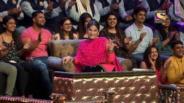 The Kapil Sharma Show | Suniye Shaan Ki Melodious Aawaz Mein "Chand Sifarish" Track | Best Moments смотреть онлайн