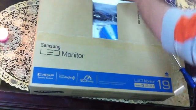 Samsung LED SyncMaster S19B300 19" Monitor Unboxing смотреть онлайн