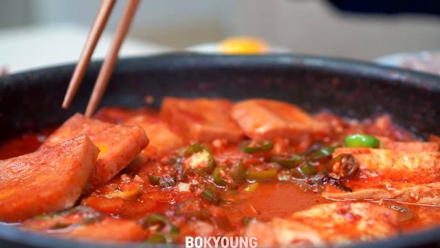 요리먹방 :) 두부두루치기에 이것 넣으면 100배 맛있다 | 밥도둑놈 황태채무침 | 달콤한 고구마 맛탕 | 배추김치 | 계란후라이 | cooking mukbang.