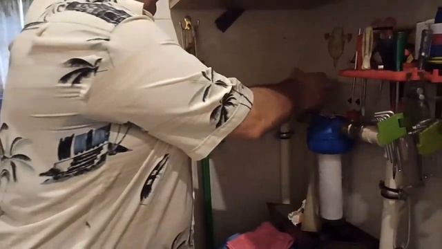 Меняю и чищу фильтры на воду! смотреть онлайн
