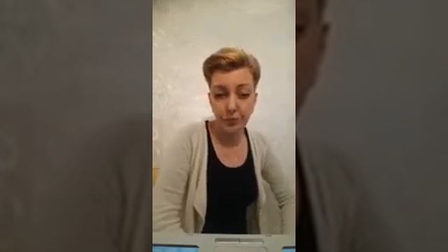 Винегрет из продукции на рабочем месте мастера маникюра. смотреть онлайн