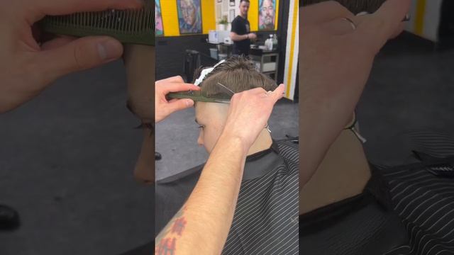 Как сделать стрижку тэйпер фейд | How To Get A Haircut In 5 Minutes