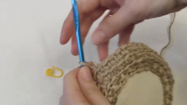 КОРЗИНКА из ДЖУТА без каната с деревянным дном как в ИКЕА / Вязаная корзинка из ДЖУТА крючком смотреть онлайн