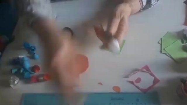 Бумажные розочки на любую поздравительную открытку.