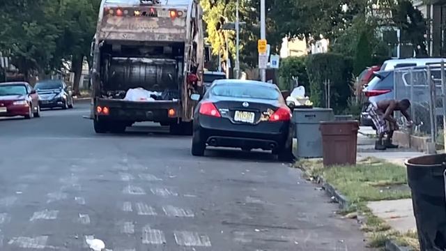 Как убирают мусор в США. Только не ржать! смотреть онлайн