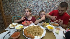 МУКБАНГ САРДЕЛЬКИ СО СПАГЕТТИ | MUKBANG SAUSAGES WITH SPAGHETTI #мукбанг #mukbang