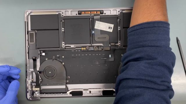 MacBook Pro (15-inch, 2019) Top Case Replacement смотреть онлайн