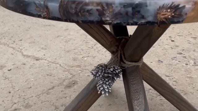 ? Журнальный столик из слэба ореха и эпоксидной смолы с шишками смотреть онлайн