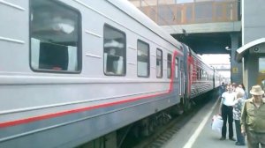 Прибытие ЭП2К-029 с поездом №119Н Томск — Анапа, на вокзале Челябинск-Главный