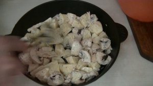 Запеченные КРЫЛЬЯ С КАРТОШКОЙ И ГРИБАМИ в чугунной сковороде в духовке